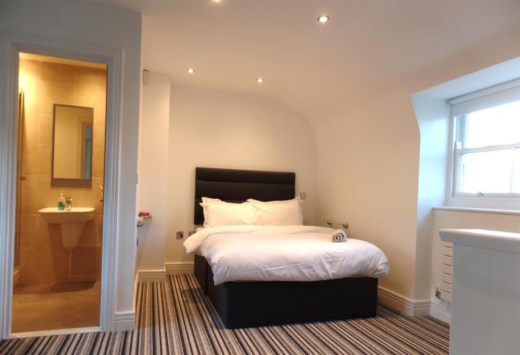 master bedroom suite.JPG