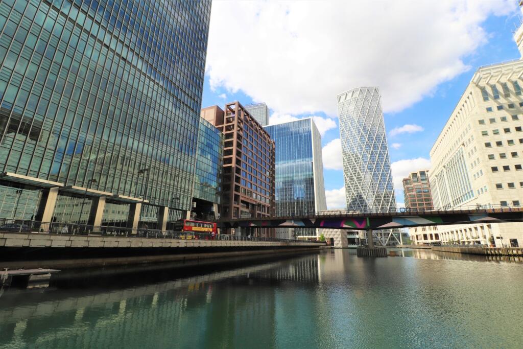 Views outside Canary Wharf station