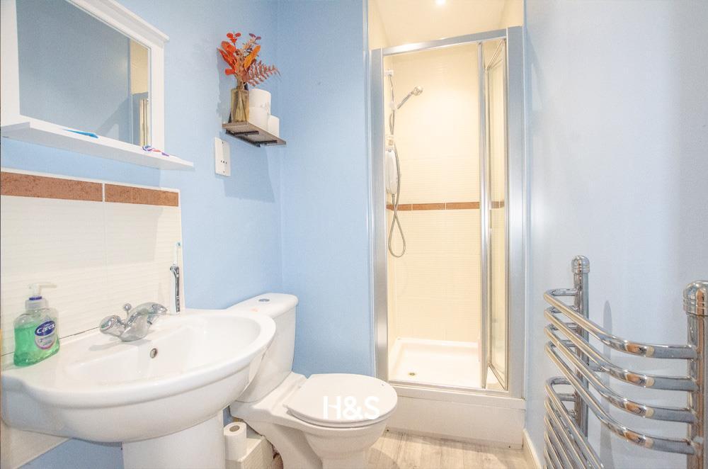 dickens heath road -bathroom.jpg