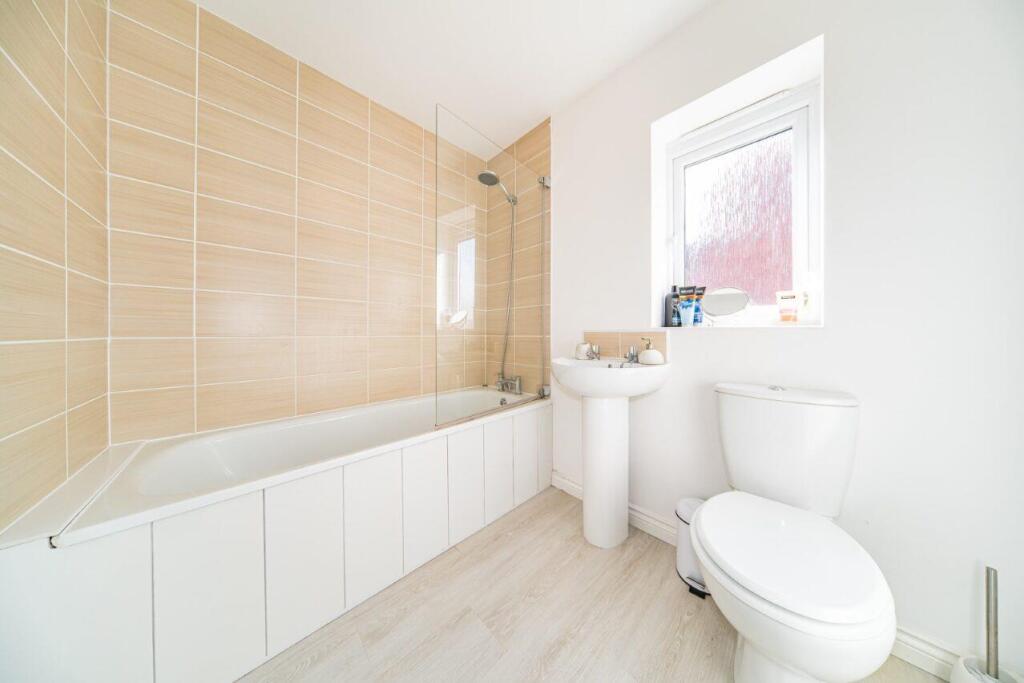 15 Station road bathroom.jpg