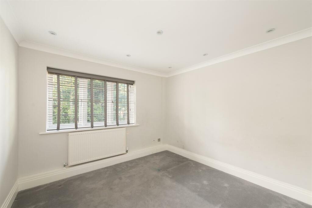 Gills Hill Lane 12.jpg