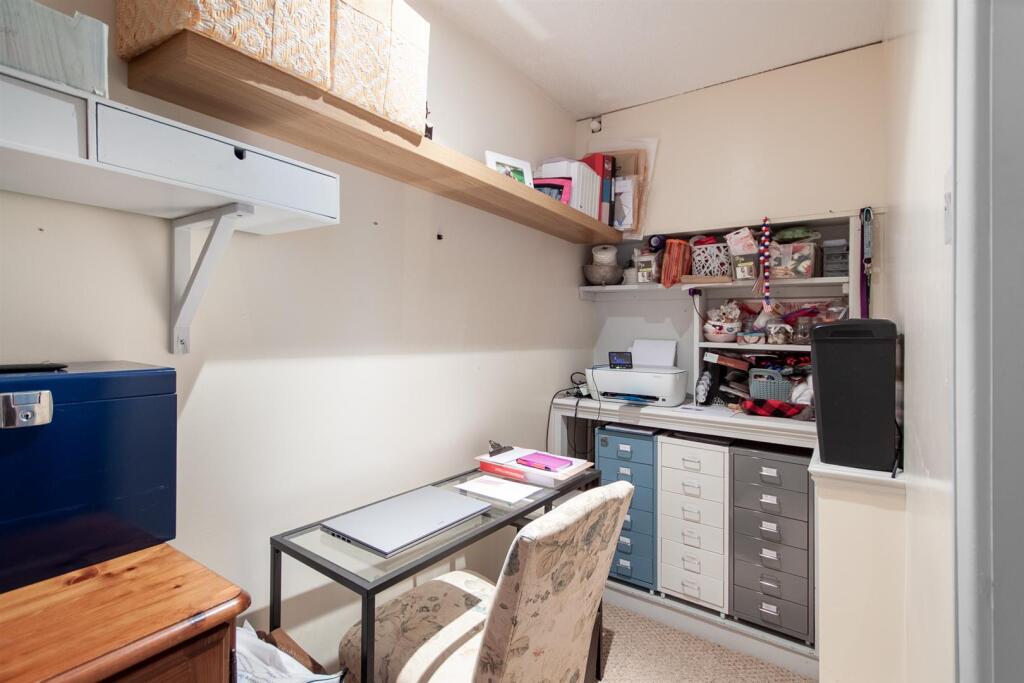 5 Rochester Close 48.jpg