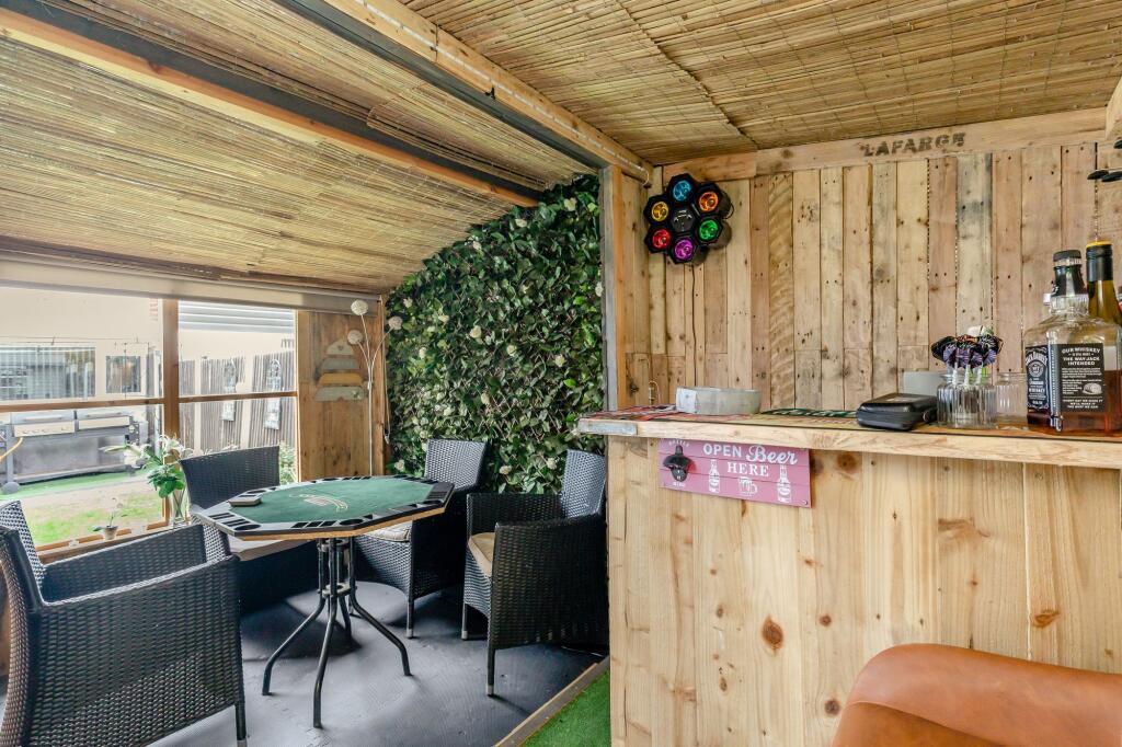 Summerhouse/bar