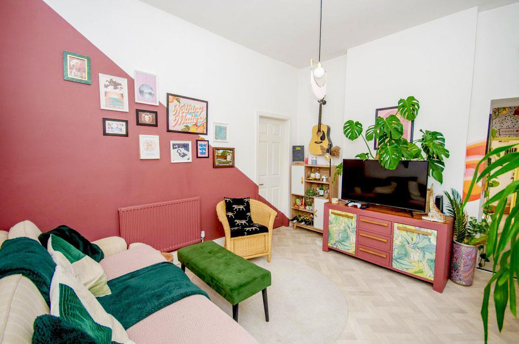 Living room pic 3.jpg