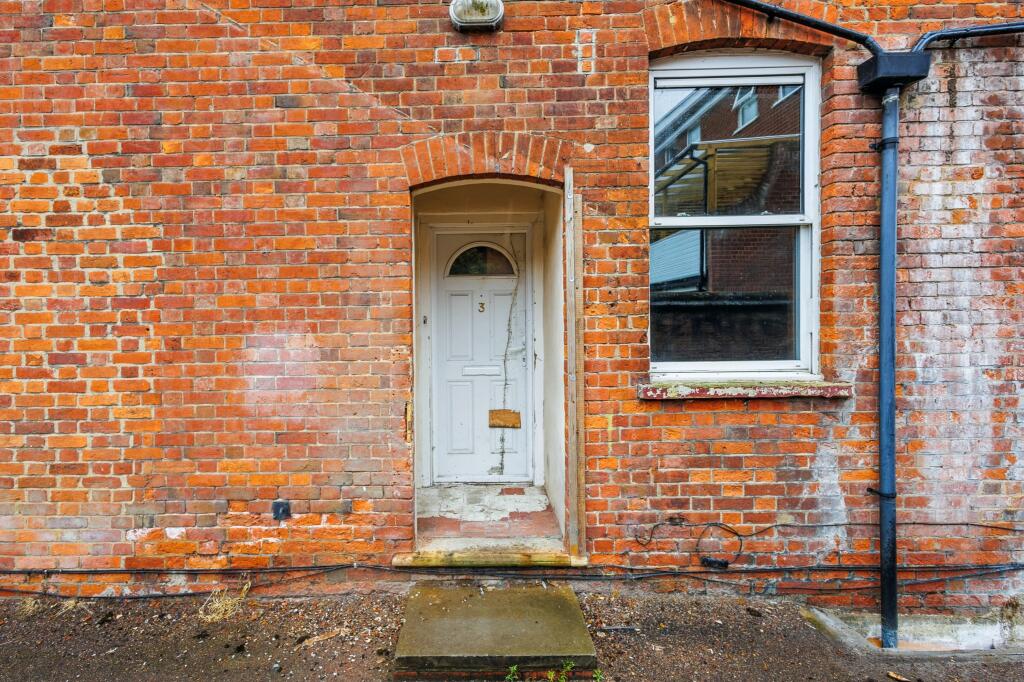 Flat 3, 75 Shakespeare Road, Bedford, Bedfordshire, MK40 2DW