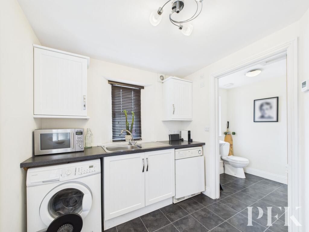 Utility room &amp; separate WC