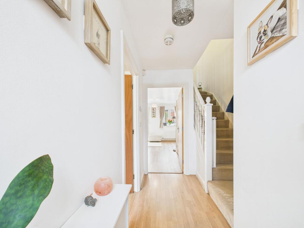 Hallway through to Lounge/Dining Room