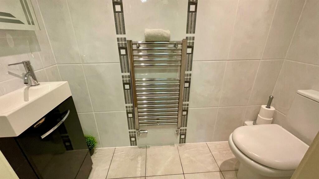 SEPARATE FULLY TILED WC