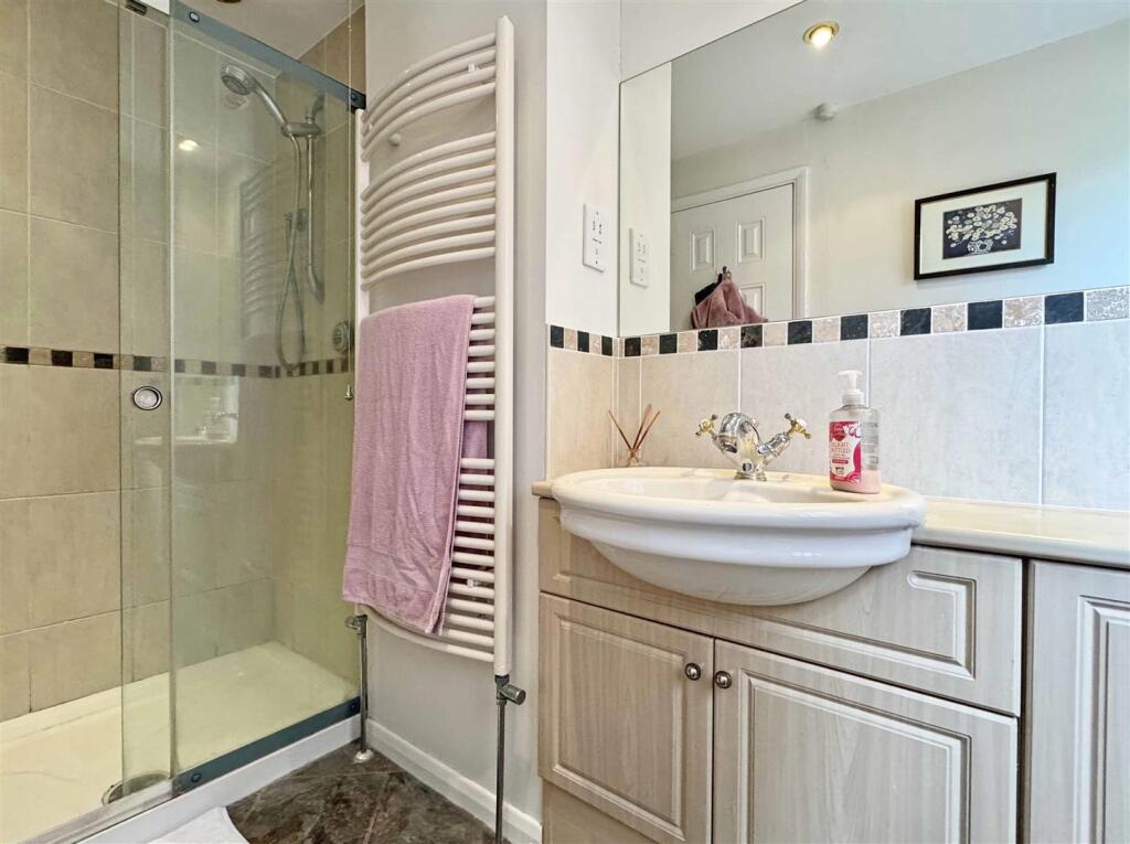 En-Suite b.jpg