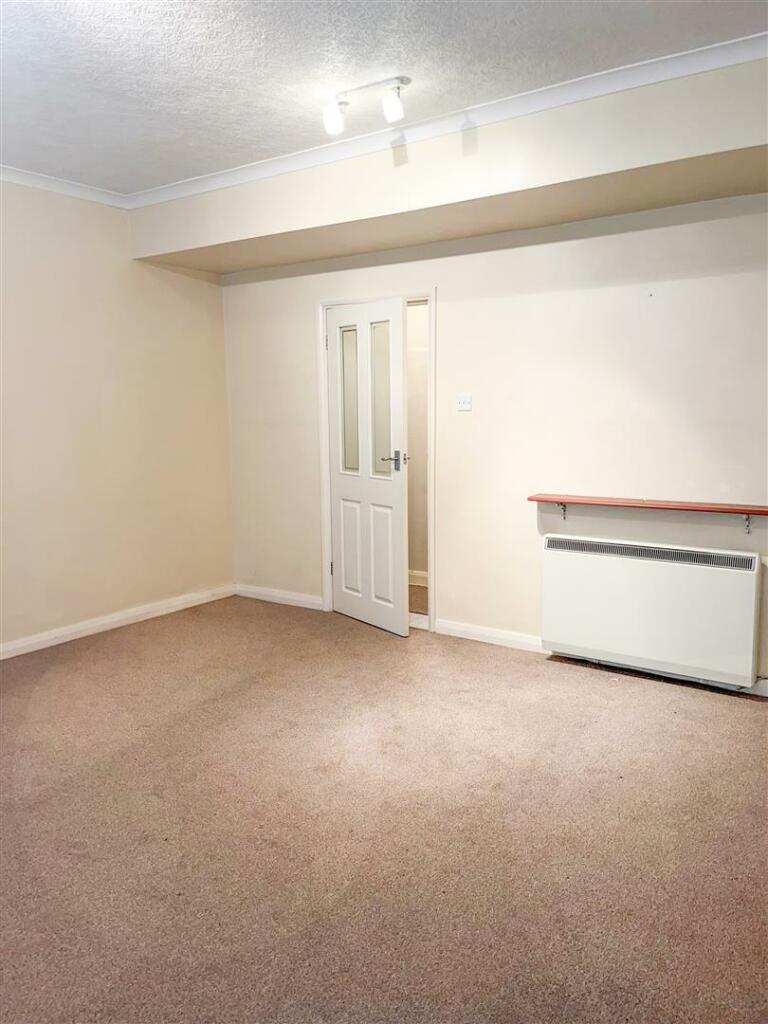 STUDIO ( LOUNGE / BEDROOM )