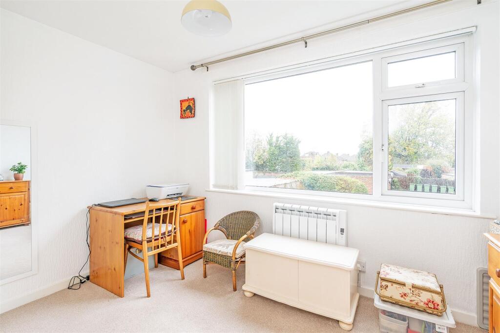 32 Croftleigh Gardens_8.jpg