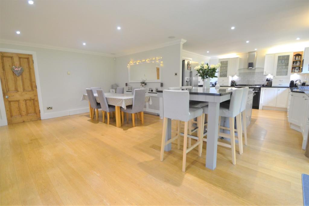 Kitchen / Dining Roo