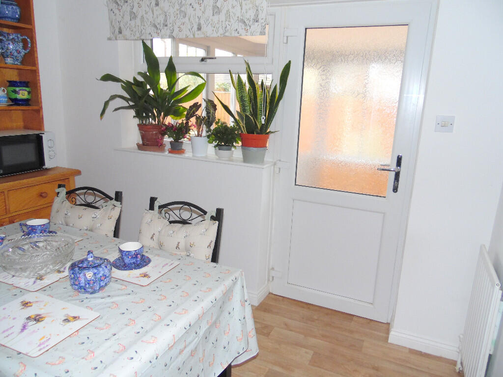 DINING/UTILITY ROOM