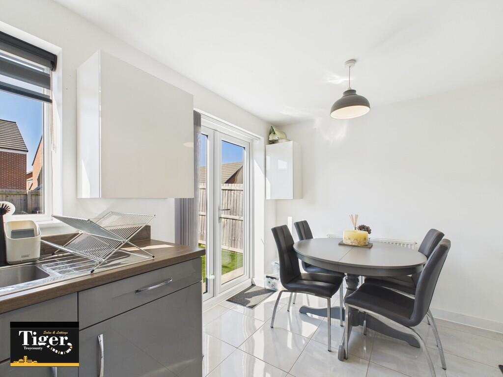 CAM02176G0-PR0519...