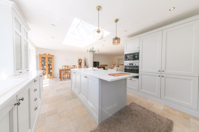 Kitchen &amp; dining area