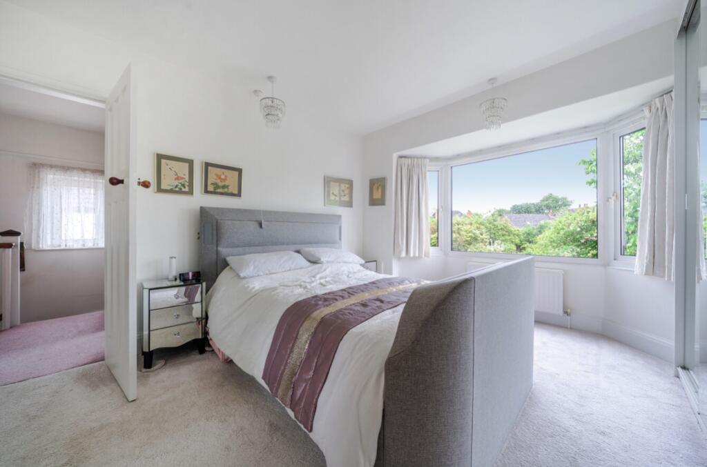 1300598-16-6835baf1e6eaa