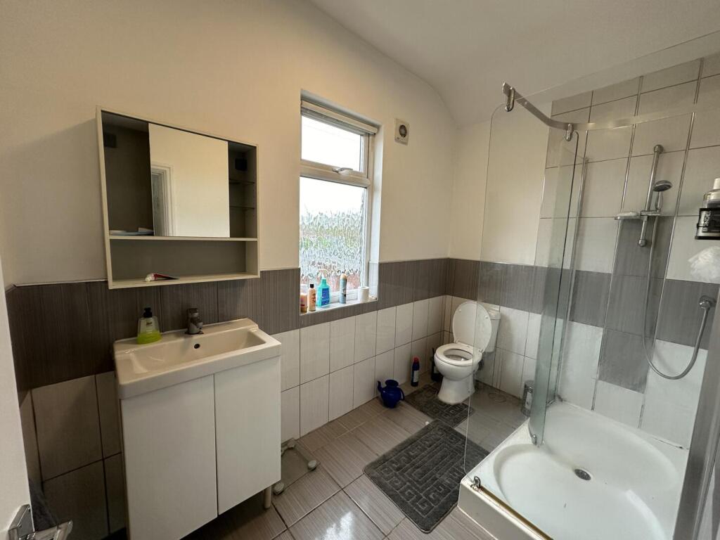 21eg.shower1.JPG