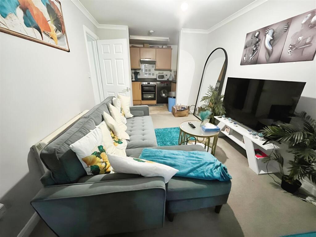 cc2e08e4-Living 201.jpg