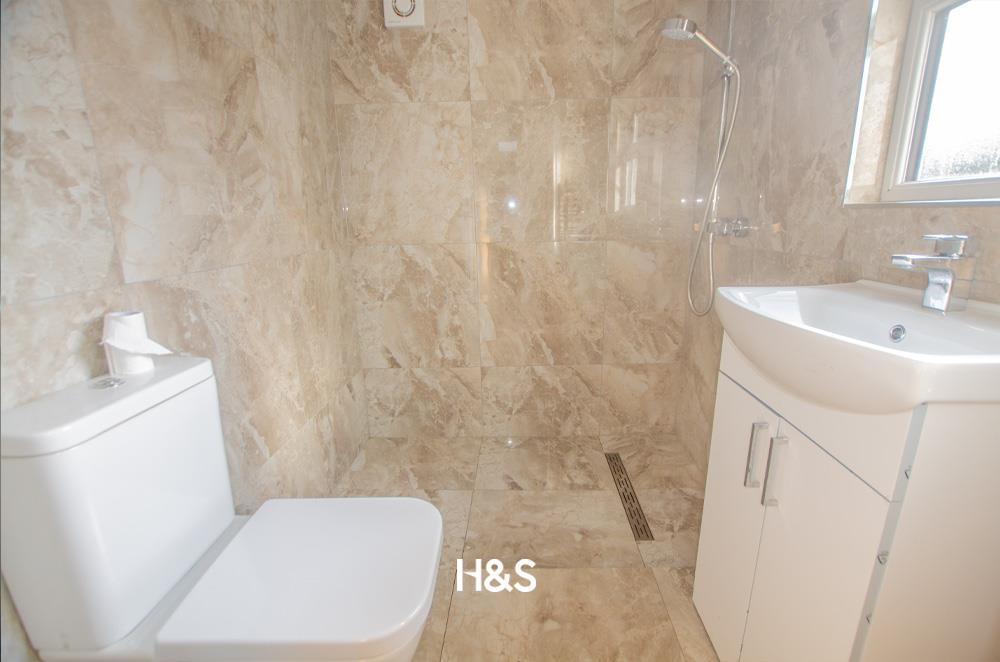 100 cropthorne road - shower room.jpg