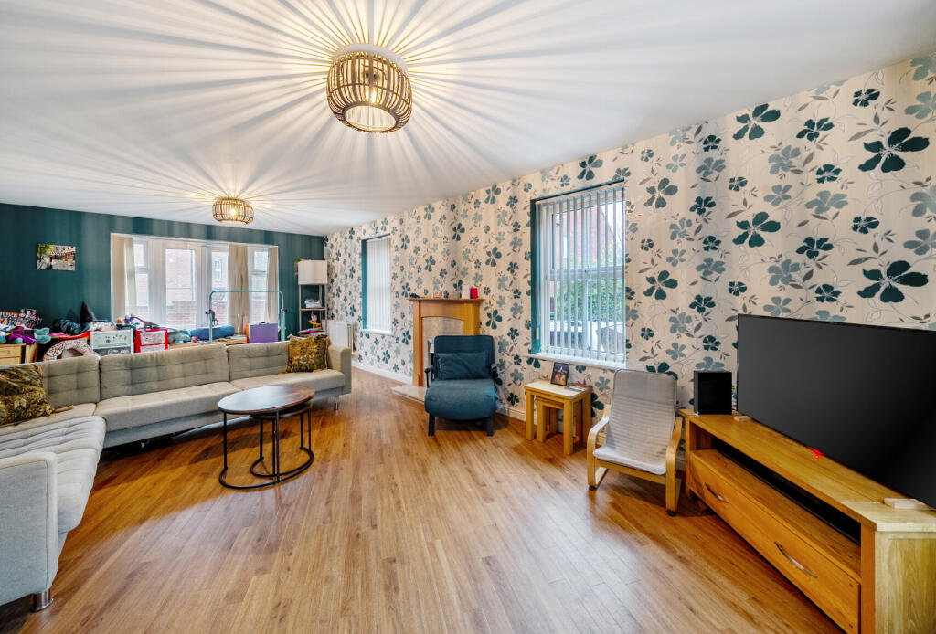 1374512-7-69172d4...