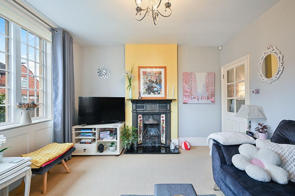 Ewell Court Grove, West Street KT17 1UX