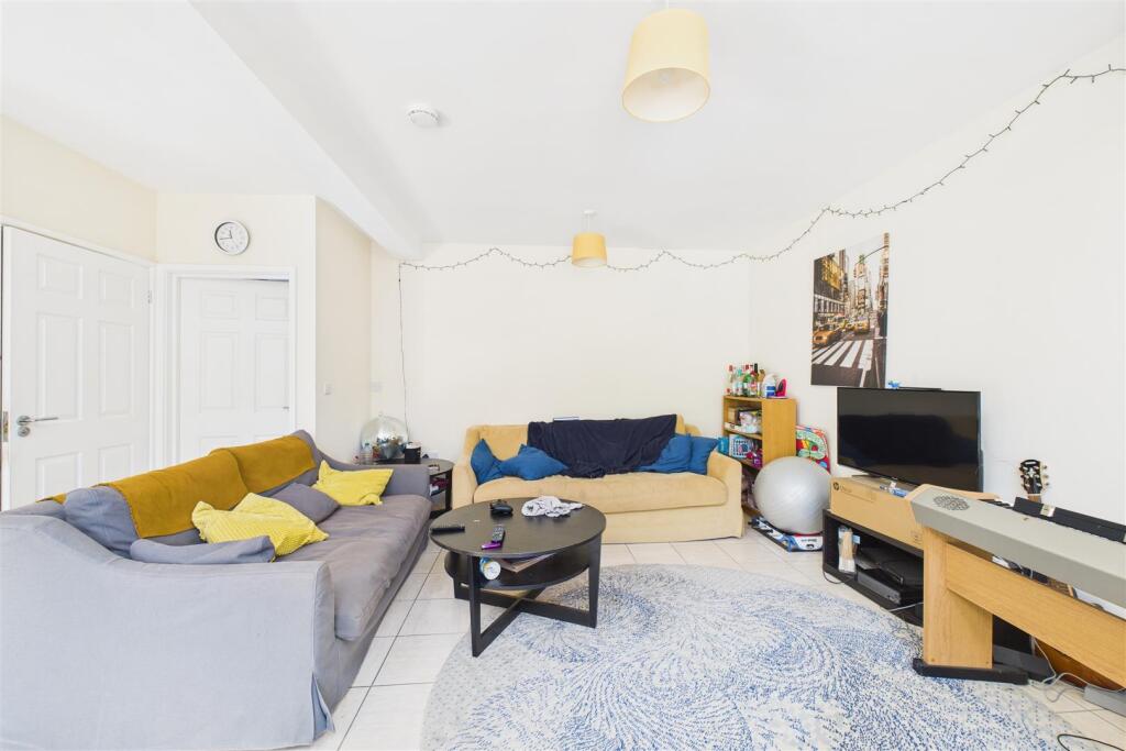 42 Frome Valley Road, Frenchay, Bristol BS16 1HE |