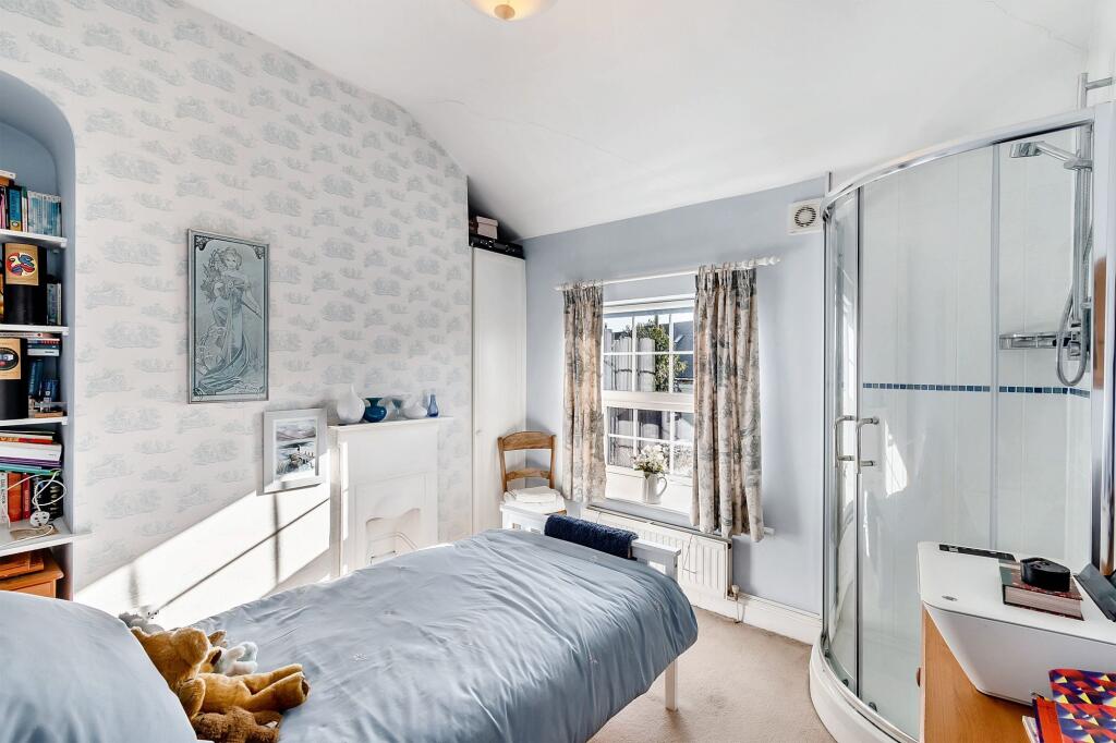 Bedroom 3 with shower