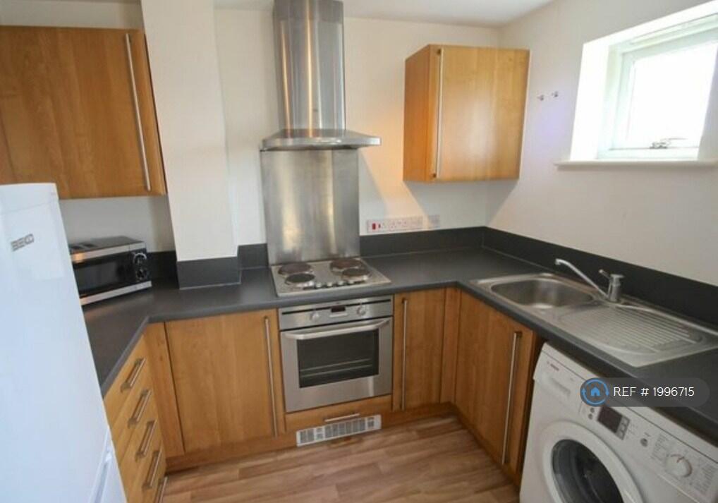 Kitchen - Fridge Freezer And Washing Machine Incl