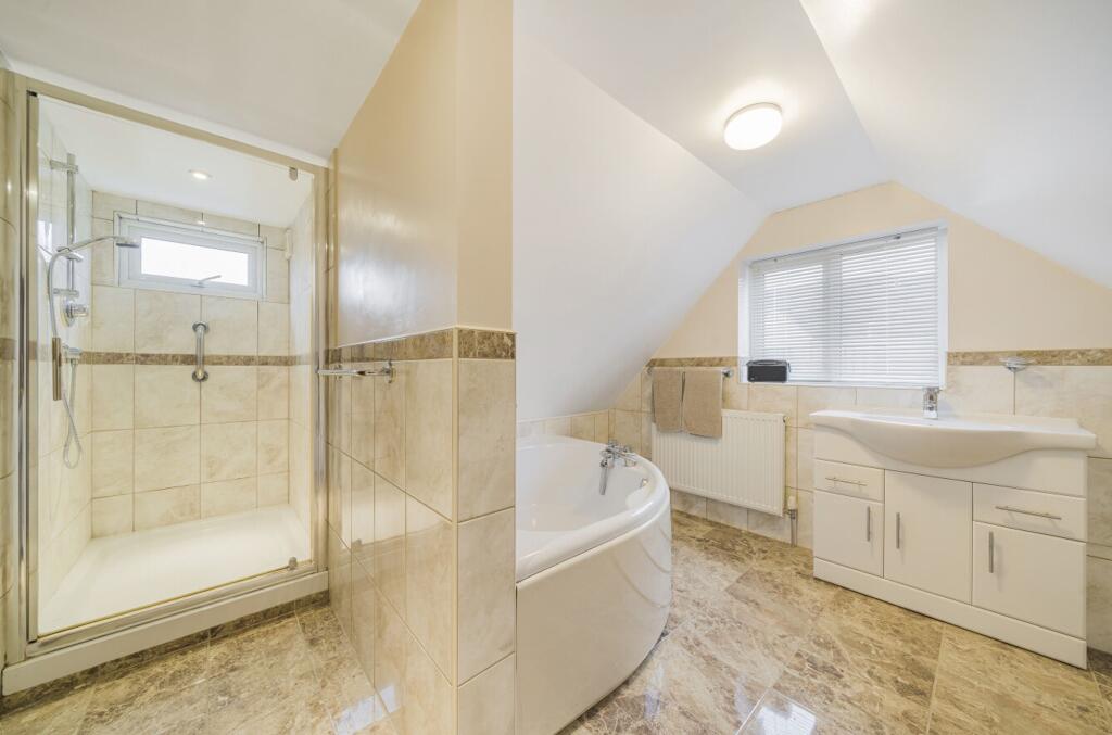 Bathtoom/Shower Room