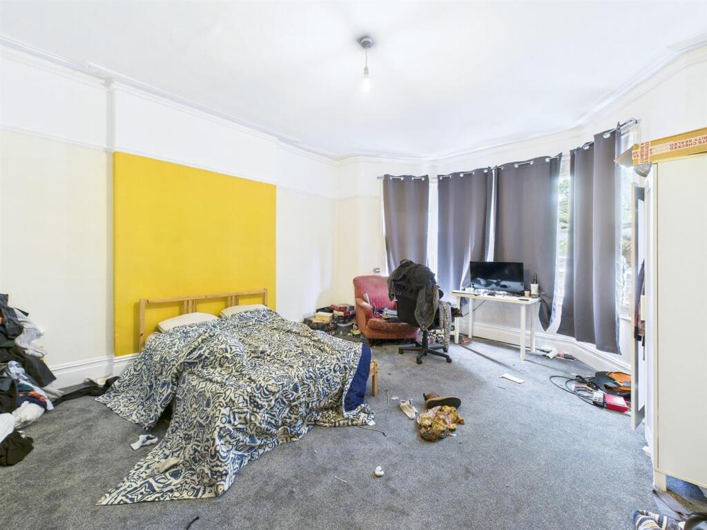 10 - Period 9 Bedroom HMO.jpg