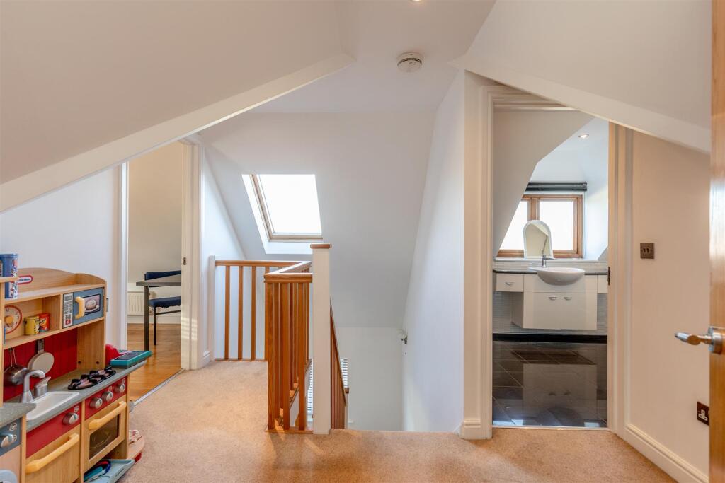 Church Road, Frampton Cotterell Landing.jpg