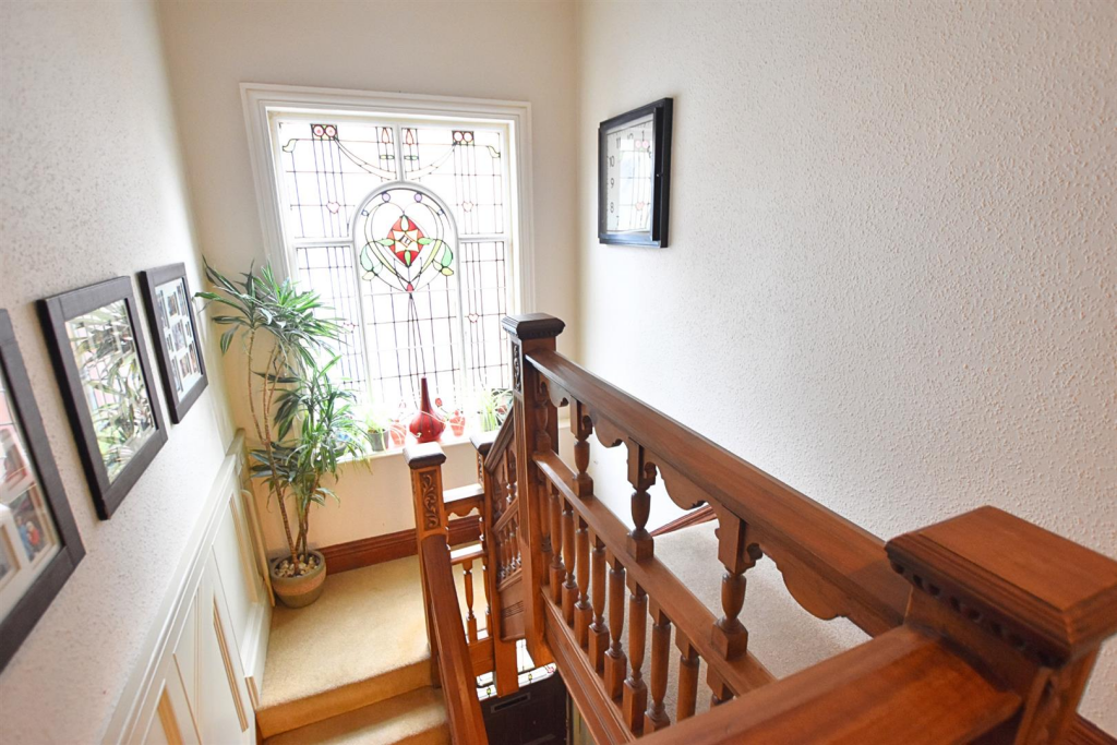 FIRST FLOOR LANDING