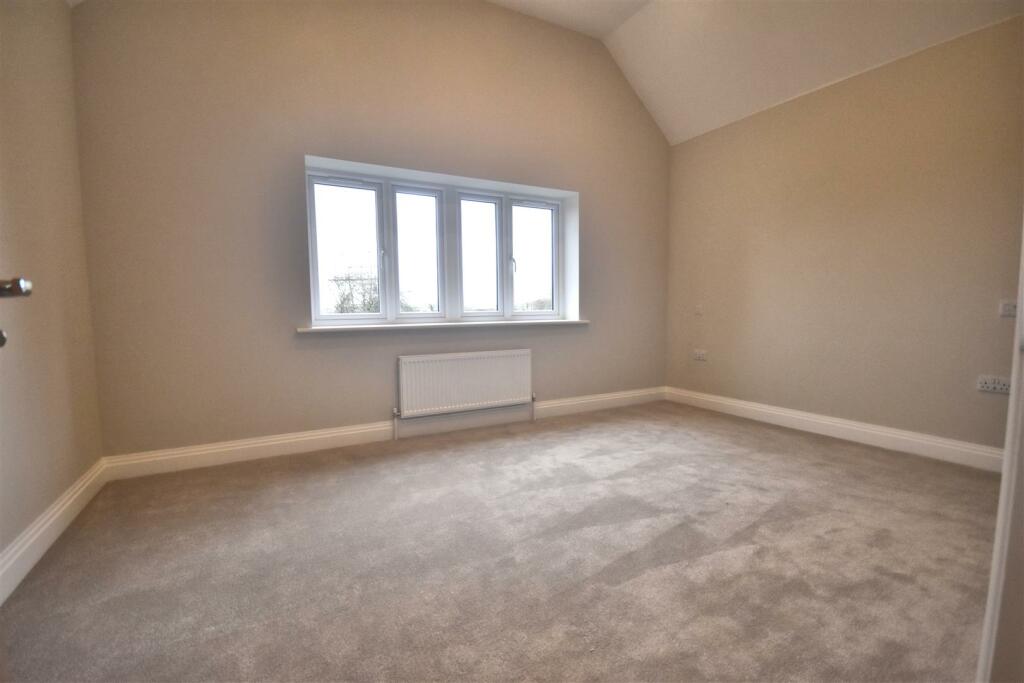Bedroom 1.jpg