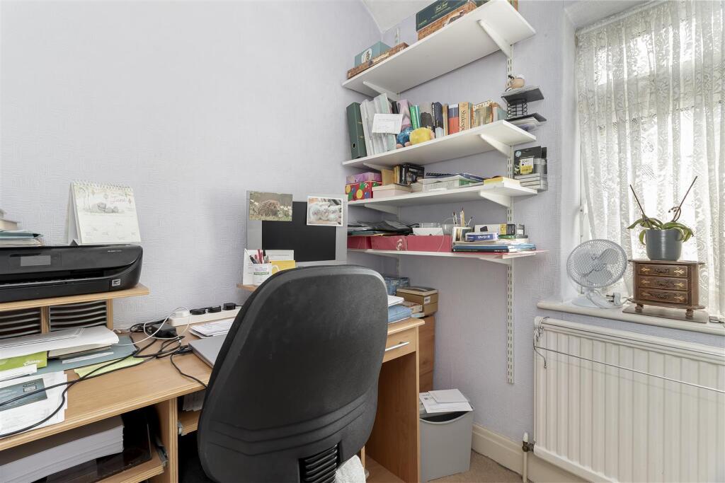 Bedroom 4.jpg