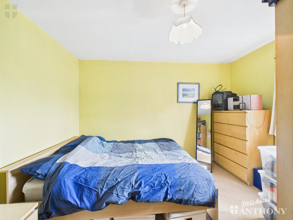 CAM03218G0-PR0734-STILL013