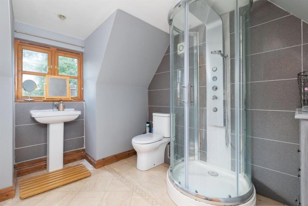 Bed 2 En suite Shower Room