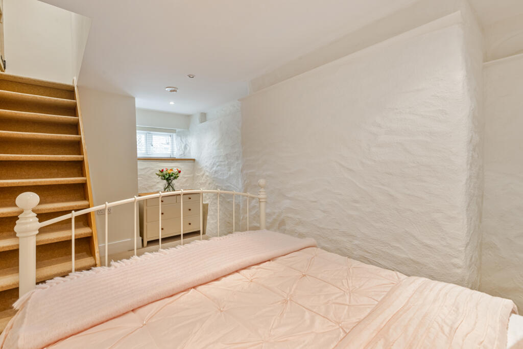 16 Bed 2  Porthole Baileys Meadow Stoke Flemming -