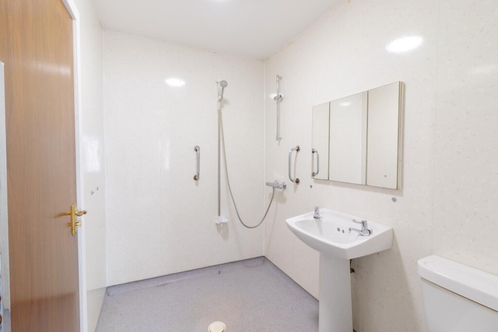 Bed 1 Wetroom Ensuite