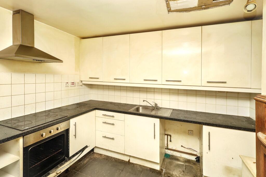 19 Sparsholt Road, Finsbury Park, London N19 4EL