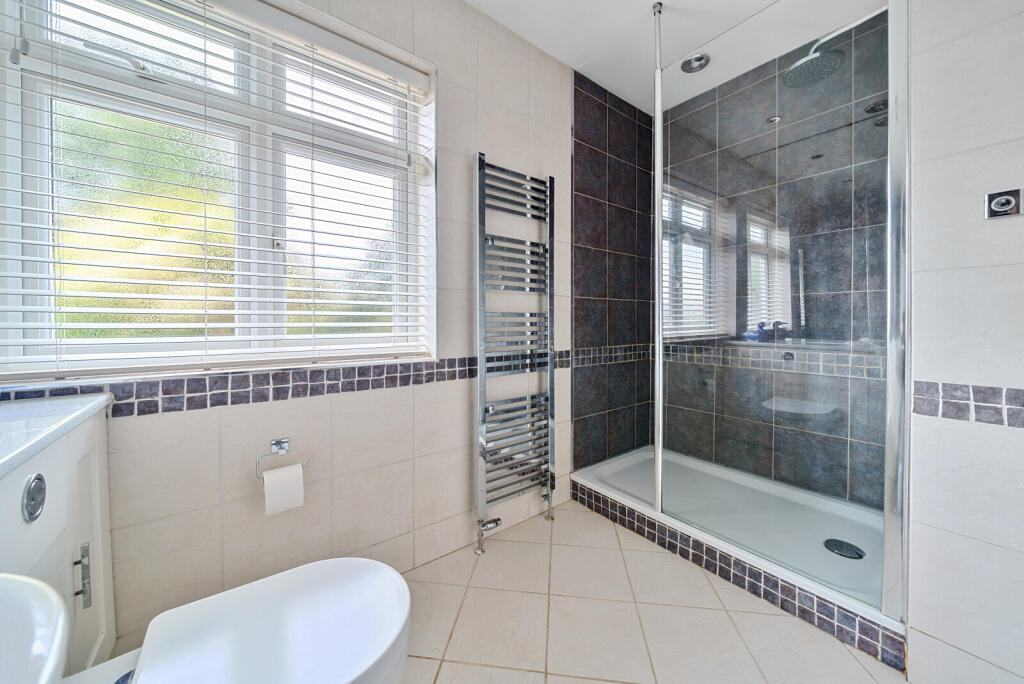 1298323-7-682f551...