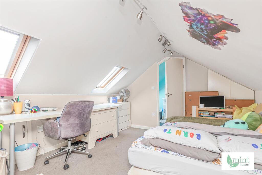 15__Engliff_Lane__Pyrford__Woking__Surrey__GU22_8S