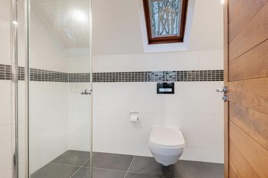 Bedroom One en - suite