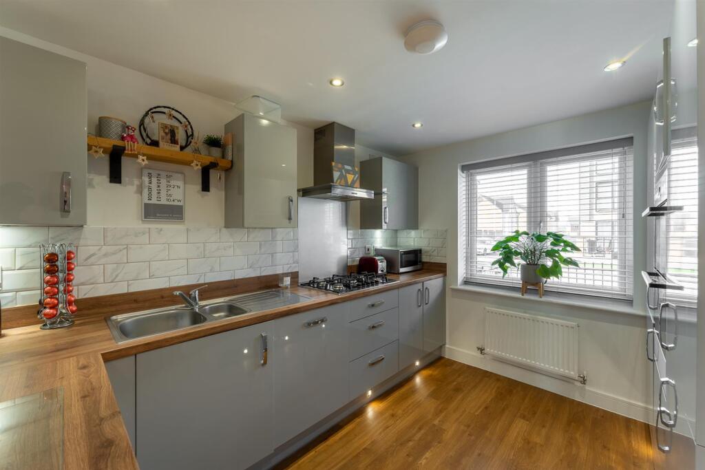 Kitchen 1.jpg