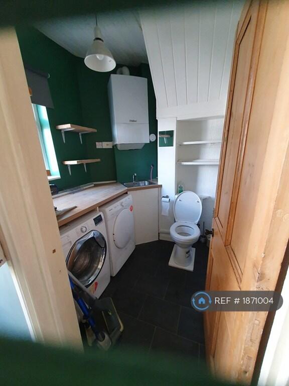 Utility Room With Wc