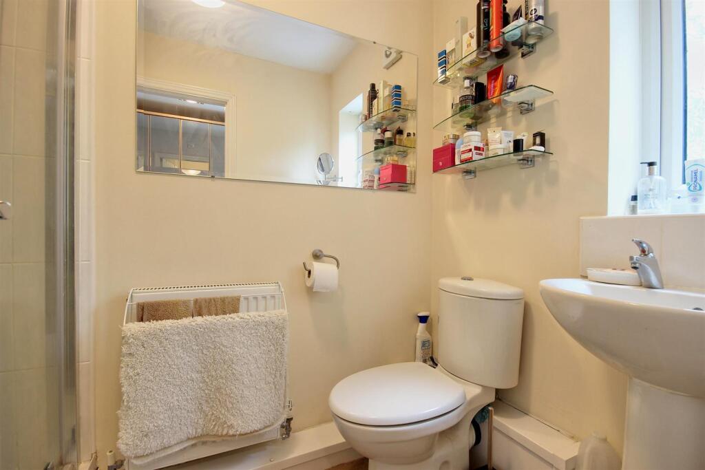 EN-SUITE SHOWER ROOM