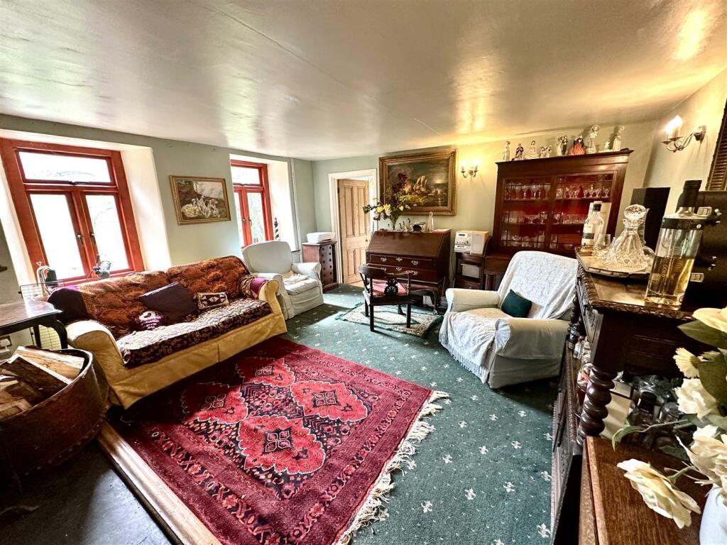 LIVING ROOM/STUDY