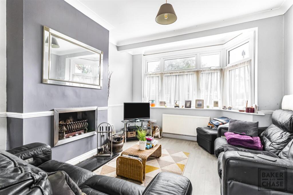 Lounge/Kitchen (Open-Plan)