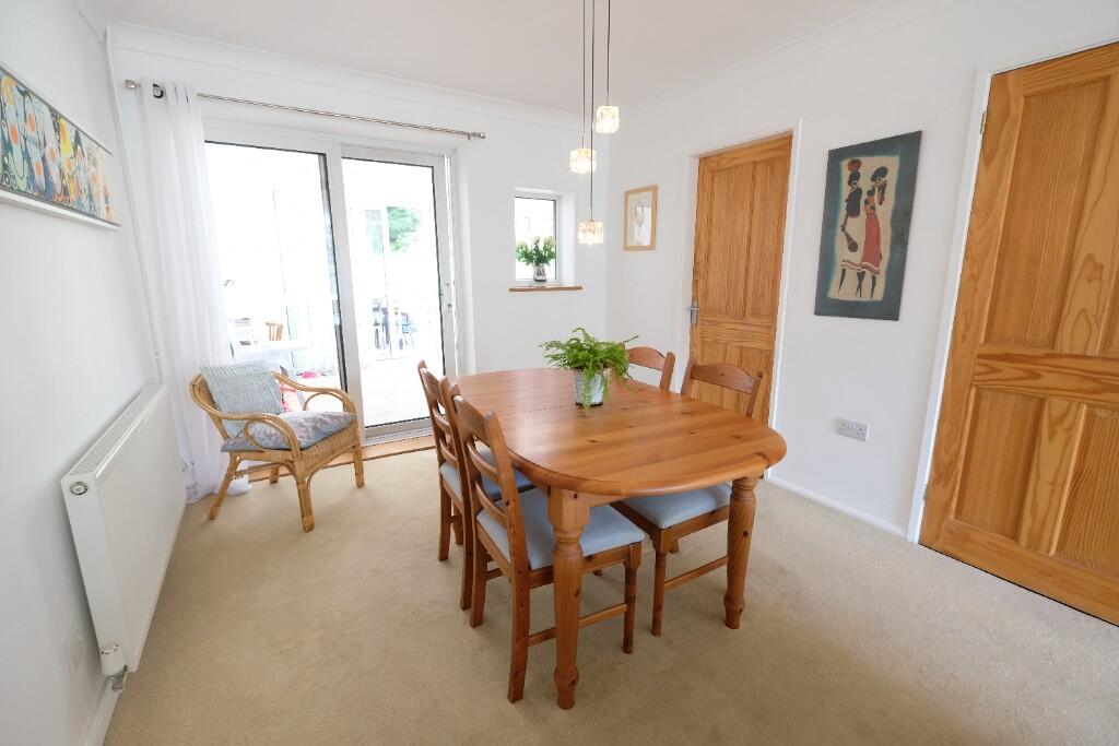 SITTING/DINING ROOM