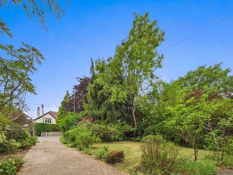 FRONT DRIVEWAY &amp; GARDEN