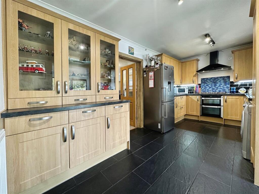 f57ed245--4032-B49C-401CAF5423F3-11963-00000363079